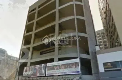 Garagem à venda no centro histórico, ideal para parqueamento com 10 m²