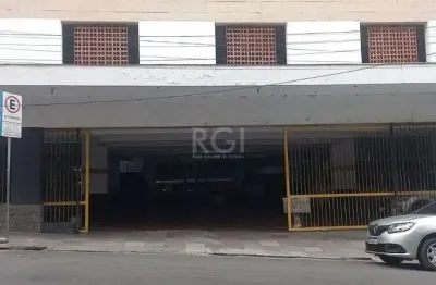Garagem à venda no centro histórico com 25m², pronta para suas necessidades.