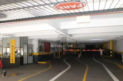 Venda de garagem no centro histórico com área privativa disponível para negócio