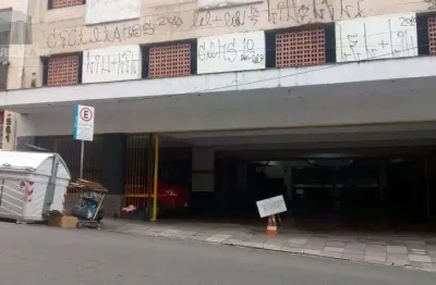 Garagem à venda no centro histórico com ótima área disponível para veículos.