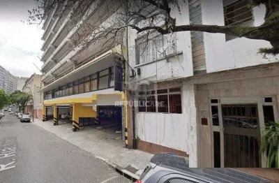 Garagem à venda no centro histórico com 12 m² de área útil disponível.