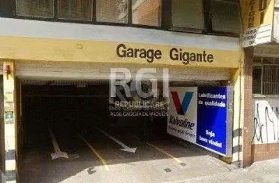 Garagem à venda no centro histórico com área de 12m² disponível para negociação