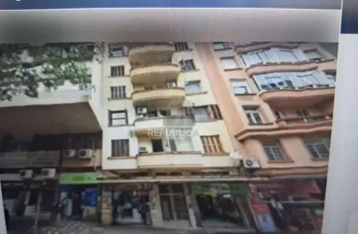 Apartamento à venda no centro histórico com 110m² e 3 dormitórios/quartos disponíveis.