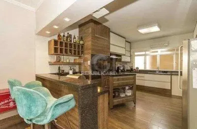 Apartamento à venda no centro histórico com 202 m² e 3 dormitórios/quartos disponíveis.
