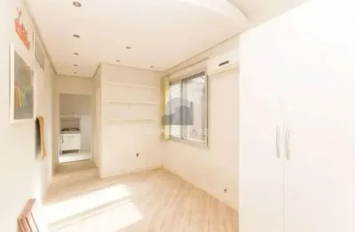 Apartamento à venda na cidade baixa com 25 m² e 1 dormitório/quarto disponível.