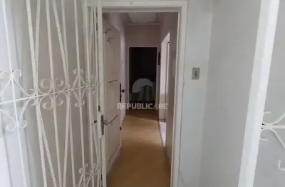 Apartamento à venda no bairro azenha com 118 m² e 3 dormitórios/quartos disponíveis.