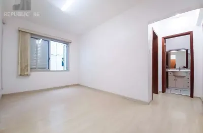 Apartamento para aluguel no centro histórico com 65 m² e 2 dormitórios/quartos disponíveis.