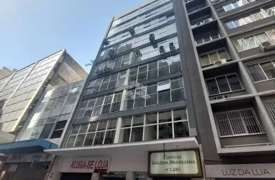 Escritório à venda no centro histórico com 48 m² de área útil disponível.