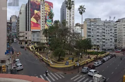 Apartamento à venda no centro histórico com 60m² e 2 dormitórios/quartos disponíveis.