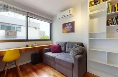 Apartamento à venda no centro histórico com 29 m² e 1 dormitório/quarto disponível.