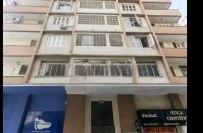 Apartamento à venda no centro histórico com 42m² e 1 dormitório/quarto disponível.