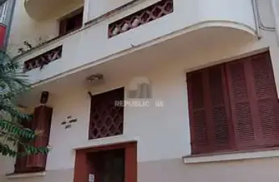 Apartamento à venda no centro histórico com 1 dormitório e 37 m² de área útil.