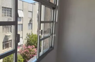 Apartamento à venda no menino deus com 53 m² e 2 dormitórios/quartos disponíveis.