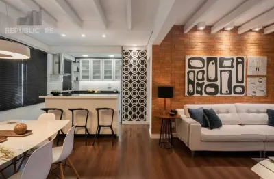 Apartamento à venda no centro histórico com 90 m² e 2 dormitórios/quartos disponíveis.