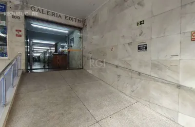 Escritório à venda no centro histórico com 34 m² de área construída disponível.