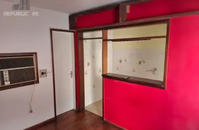 Apartamento à venda na cidade baixa com 32 m² e 1 dormitório/quarto disponível