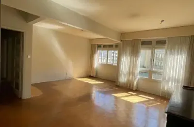 Apartamento à venda no centro histórico com 95 m² e 2 dormitórios/quartos disponíveis.