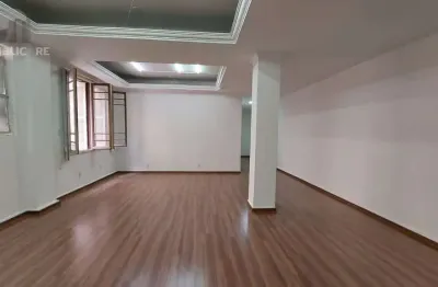 Apartamento à venda no centro histórico com 121 m² e 2 dormitórios/quartos disponíveis