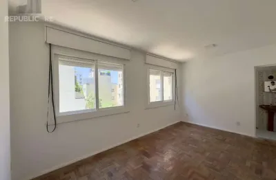 Apartamento à venda no centro histórico com 28 m² e 1 quarto/dormitório disponível.