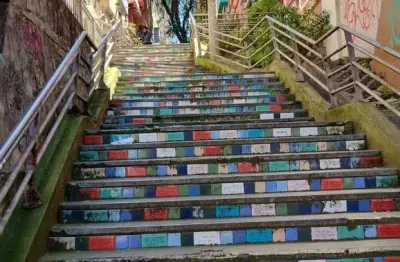 Apartamento à venda no centro histórico com 47m² e 2 dormitórios/quartos disponíveis.