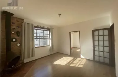 Fantástico apartamento para alugar na cidade baixa com 3 dormitórios e 82 m²