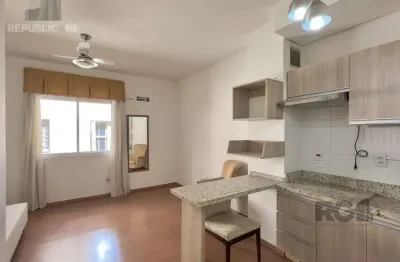Apartamento à venda no centro histórico com 25 m² e 1 dormitório/quarto disponível.