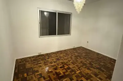 Apartamento à venda no centro histórico com 82 m² e 3 dormitórios/quartos disponíveis.