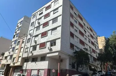 Apartamento à venda no centro histórico com 43m² e 1 dormitório/quarto disponível.