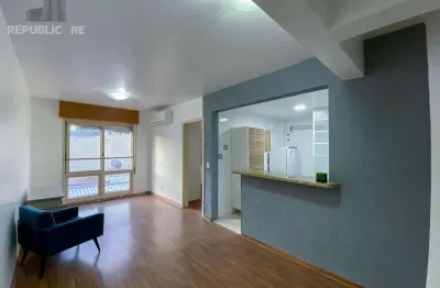 Apartamento para alugar no centro histórico com 1 dormitório e 42 m² de área útil.