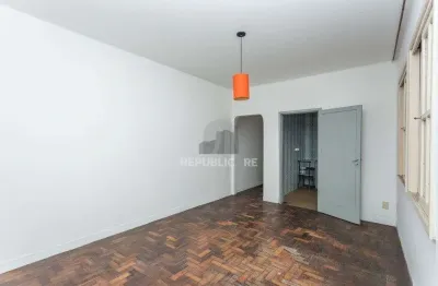 Apartamento à venda com 65 m² e 2 dormitórios no bairro azenha. oportunidade!