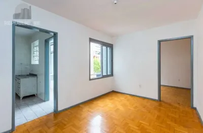 Apartamento à venda no bairro floresta com 1 dormitório e 37 m² de área útil.