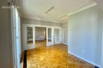 Apartamento à venda no centro histórico com 151m² e 3 dormitórios/quartos disponíveis.