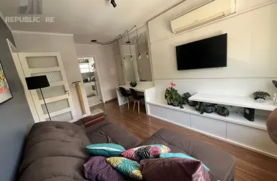 Apartamento à venda na cidade baixa com 66 m² e 2 dormitórios/quartos disponíveis.