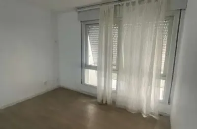Apartamento à venda em Cidade Baixa com 45m² e 1 quarto/dormitório disponível.