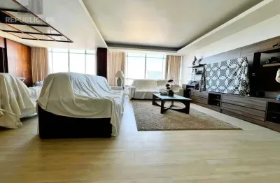 Apartamento à venda no Centro Histórico com 207 m² e 3 dormitórios/quartos disponíveis.