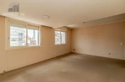 Apartamento à venda no centro histórico com 90 m² e 2 dormitórios/quartos disponíveis.