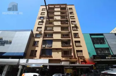 Apartamento à venda no centro histórico com 2 dormitórios e 73 m² de área útil.