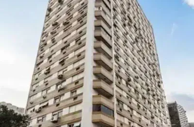 Apartamento à venda no centro histórico, 63 m² e 2 dormitórios/quartos disponíveis.