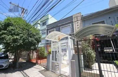 Apartamento à venda na cidade baixa com 85m² e 3 dormitórios/quartos disponíveis.