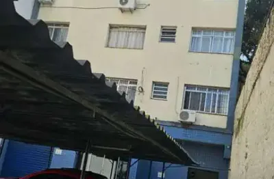 Apartamento à venda no centro histórico com 62 m² e 2 dormitórios/quartos disponível.