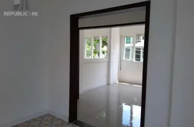 Apartamento à venda no bairro moinhos de vento com 100 m² e 3 dormitórios/quartos disponíveis.