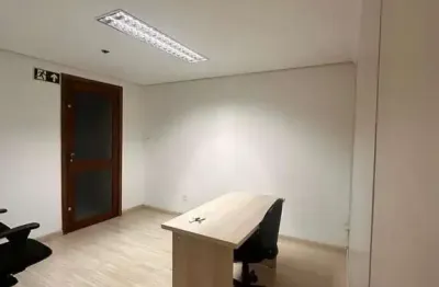 Escritório à venda no centro histórico com 100m² de área útil disponível.