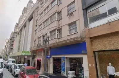 Escritório à venda no centro histórico com 45 m² de área útil disponível.