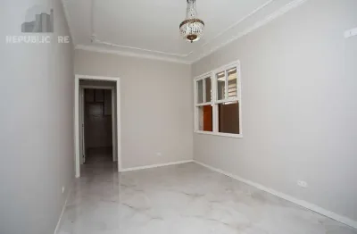 Apartamento à venda no Menino Deus com 63 m² e 2 dormitórios/quartos disponíveis.