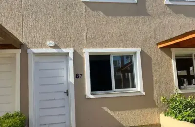 Sobrado à venda no bairro Restinga com 82 m² e 2 dormitórios/quartos. Aproveite!