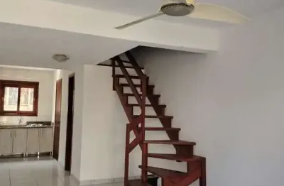 Sobrado com 87m² no bairro Hípica, ideal para quem busca 2 dormitórios/quartos à venda