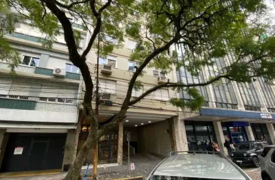 Apartamento à venda no centro histórico com 60 m² e 2 dormitórios/quartos disponíveis.