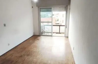 Apartamento para locação na Cidade Baixa: 64m² com 2 dormitórios/quartos disponíveis.