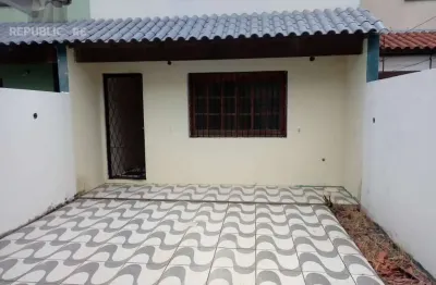 Casa residencial à venda no Guarujá com 2 dormitórios e 108 m² de área útil