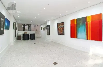 Casa residencial à venda no bairro Moinhos de Vento com 4 dormitórios/quartos e 437 m².